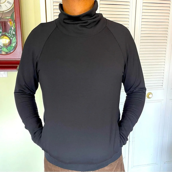 Lululemon Black Turtle Neck Sweatshirt With Canguroo Pocket . - Picture 1 of 7